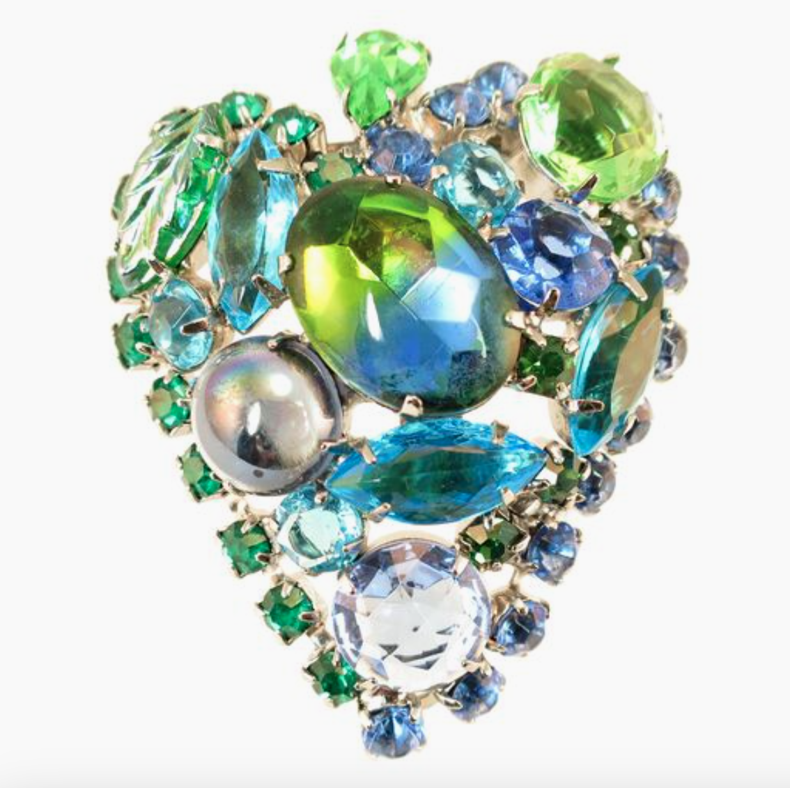 This 1960s brooch from DeLizza & Elster’s Juliana line is, like so many of its other pieces, a trove of colored stones. 

